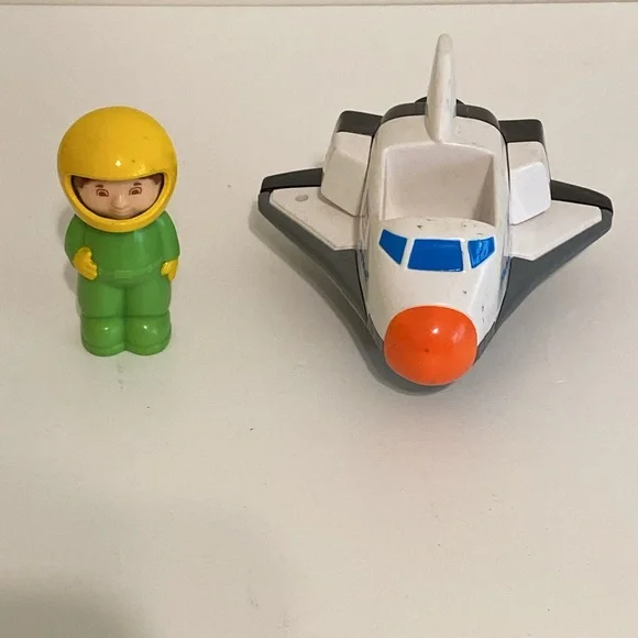 Fisher-Price 1988 Go Go Gear astronaut 1993 Flip Track space shuttle play set - Picture 2 of 6